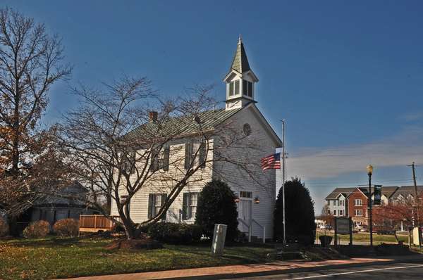 Sedan service in Haymarket OLD_TOWN_HALL_AND_SCHOOL