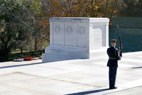 Sedan service in Arlington to army sculpture memorial war